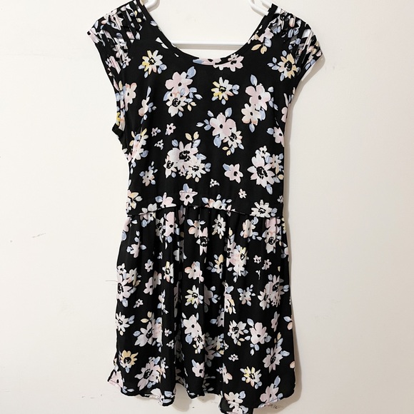Xhilaration Dresses & Skirts - Target Xhilaration floral dress (size small)